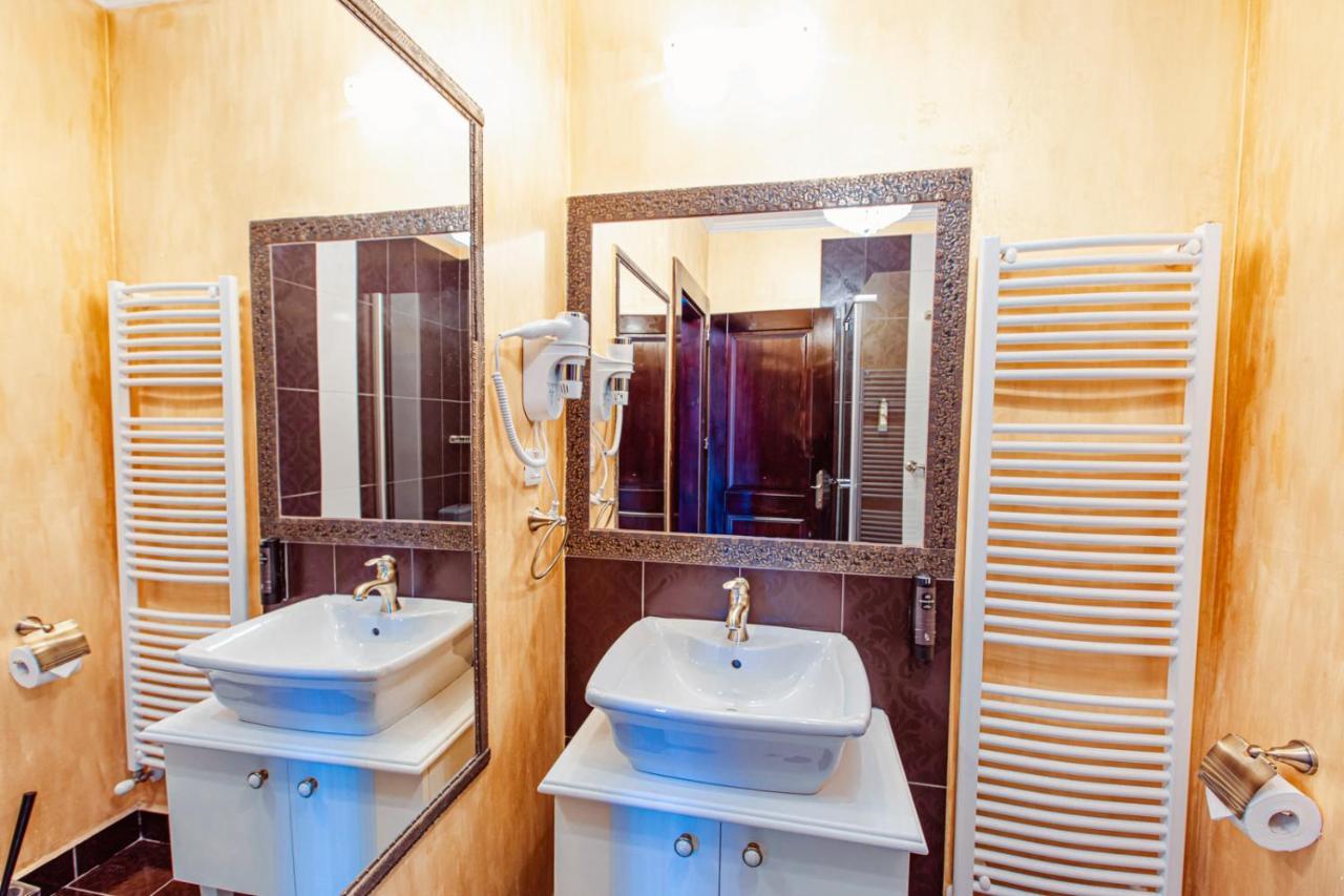4cardinal's Boutique 3*